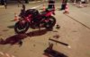 Motosiklet ile otomobil çarpıştı: 1 ölü