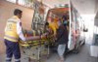 MOTOSİKLET İLE OTOMOBİL ÇARPIŞTI, 1 YARALI