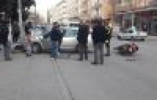 Motosiklet ile otomobil çarpıştı: 1 yaralı