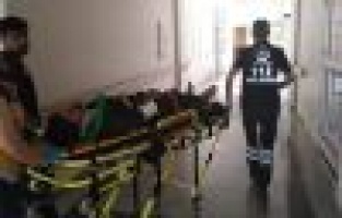 Motosiklet ile otomobil çarpıştı: 1 yaralı