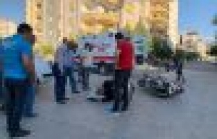 Motosiklet ile otomobil çarpıştı: 1 yaralı