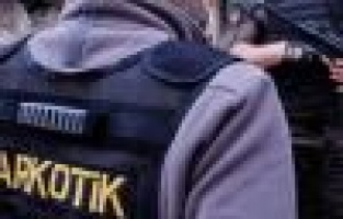 Motosiklet kaskıyla uyuşturucu sevkıyatında 3 gözaltı