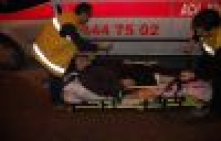 Motosiklet Yayaya Çarptı: 1 Yaralı