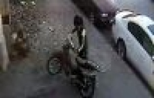 Motosikleti Sürükleyerek Çaldılar