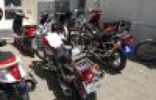 Motosikletin üzerinde şaşırtan uyarı