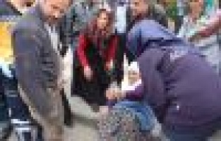 Motosikletten Korkup Yere Düşen Yaya Yaralandı