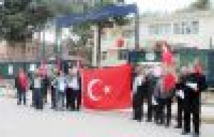 Muhtarlar ellerinde zeytin dallarıyla askerliğe müracaat etti