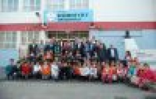 Muhtarlardan Öğrencilere Giyim Ve Kırtasiye Yardımı