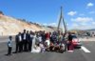 NİSSİBİ’NDEN HER GÜN BİNLERCE ARAÇ GEÇİYOR