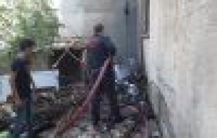 Odunluk yangını paniğe neden oldu