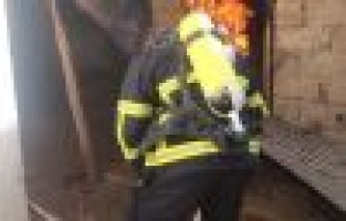 Odunluk yangını paniğe neden oldu