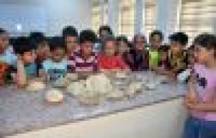 Öğrenciler 70 milyon yıllık fosilleri dokunarak inceledi