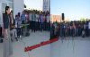 Öğrenciler Karaoke Gösterisinde Stres Attı