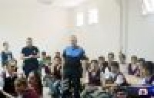 Öğrencilere, Mesleki Tanıtım Ve Madde Bağımlılığı Semineri