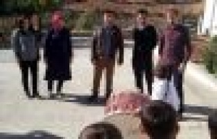 Öğretmenlerini Davulla Karşıladı