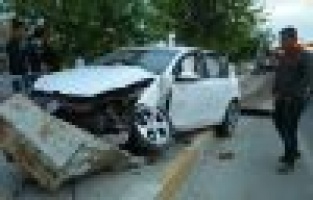 ÖNCE AĞACA ÇARPTI SONRA TRAFOYA..!