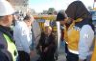 Otomobil Akülü Engelli Aracına Çarptı