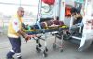 Otomobil bariyerlere çarptı: 1 Yaralı