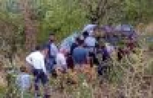 Otomobil dereye yuvarlandı: 1 yaralı