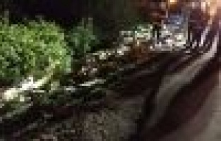 Otomobil dereye yuvarlandı: 1 Yaralı 