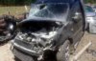 Otomobil Direğe Çarptı: 3 Yaralı