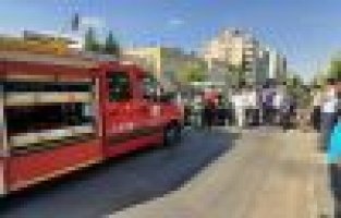 Otomobil elektrik direğine çarptı: 1 yaralı