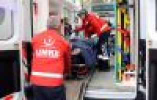 Otomobil ile elektrikli bisiklet çarpıştı: 2 yaralı