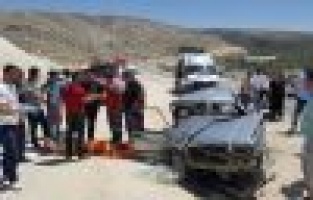 Otomobil ile hafif ticari araç çarpıştı: 15 yaralı