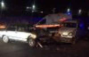 Otomobil ile hafif ticari araç çarpıştı: 5 yaralı