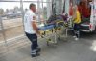 Otomobil ile kamyonet çarpıştı: 3 Yaralı