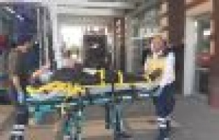 Otomobil ile minibüs çarpıştı: 2 yaralı