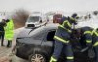 Otomobil ile minibüs çarpıştı: 4 yaralı