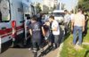 Otomobil ile minibüs çarpıştı: 9 yaralı