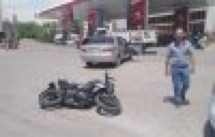 Otomobil ile motosiklet çarpıştı: 3 yaralı