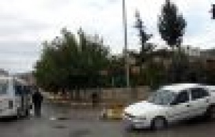 Otomobil İle Yolcu Minibüsü Çarpıştı: 3 Yaralı