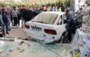 Otomobil iş yerine daldı 