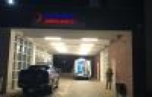 Otomobil kayaya çarptı: 2 yaralı