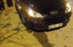 OTOMOBİL MOTOSİKLETE ÇARPI: 1 YARALI