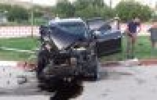 Otomobil park halindeki tıra çarptı: 1 ağır yaralı