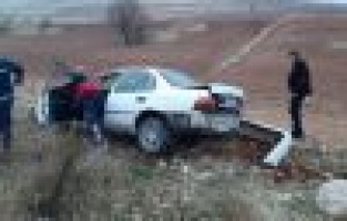 Otomobil şarampole uçtu: 2 yaralı