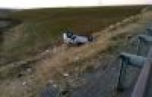 Otomobil Şarampole Uçtu; 3 Yaralı