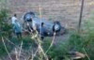 Otomobil şarampole yuvarlandı: 2 Yaralı