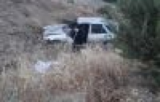 Otomobil şarampole yuvarlandı: 3 yaralı
