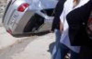 Otomobil şarampole yuvarlandı: 4 Yaralı