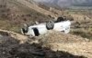 Otomobil şarampole yuvarlandı