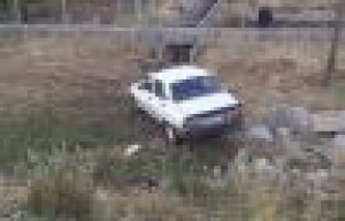 Otomobil şarampole yuvarlandı