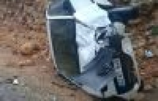 Otomobil şarampole yuvarlandı 