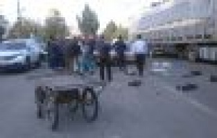 Otomobil Seyyar Satıcıya Çarptı: 1 Yaralı