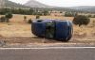 Otomobil takla attı: 2 Yaralı