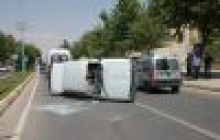 Otomobil Takla Attı: 2 Yaralı